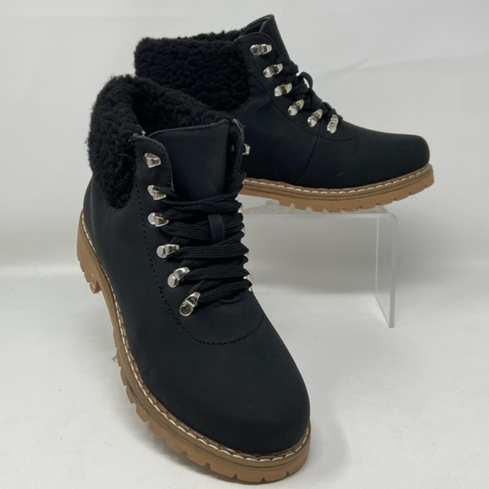 NWT Catherine Malaudrino Lace Up Padded Ankle Boots SIZE 9